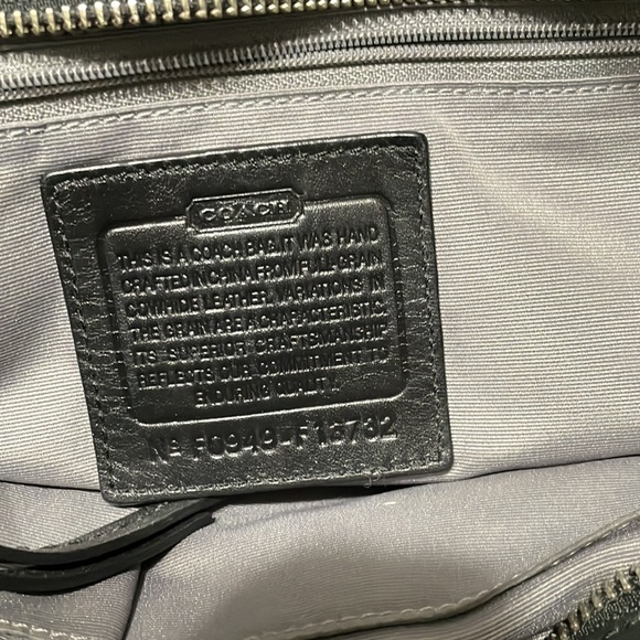 Medium sized Coach purse. - Picture 4 of 6